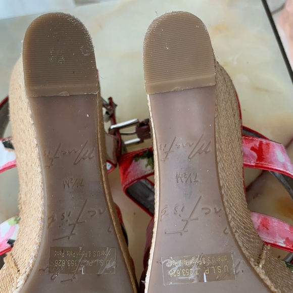 MARC FISHER/ floral wedges - Picture 7 of 8